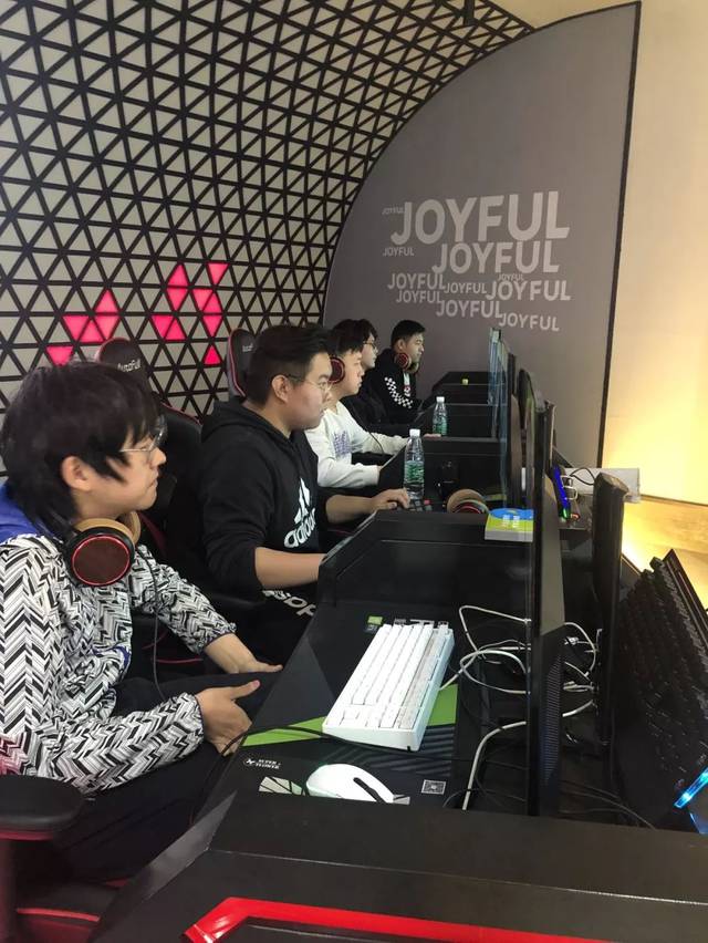 中后卫需要 中后卫需要